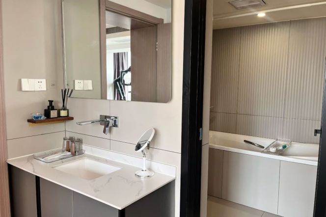 3 Brs, 2 Baths with Floor heating/Central ac/Oven, 140 sqm, High rise building @ IAPM