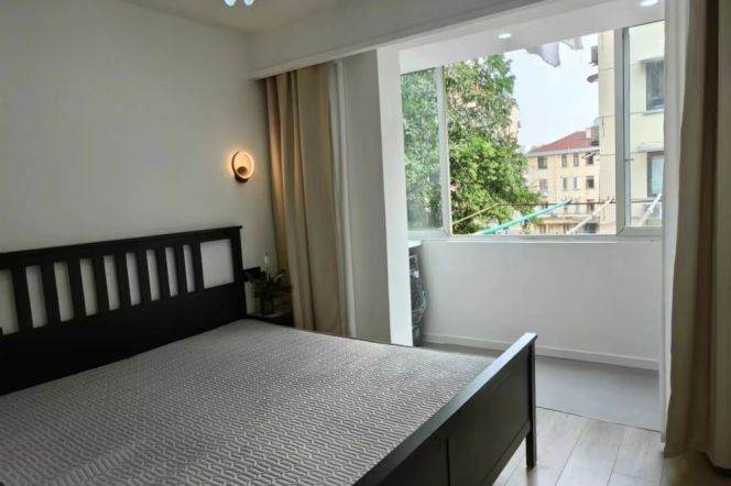 Cozy one bedroom Apt+central AC+Floor heating+oven@ Hengshan Rd