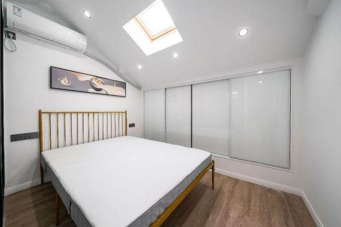 Modern Duplex 1BR APT Oven Shanxi(s) Rd 7k