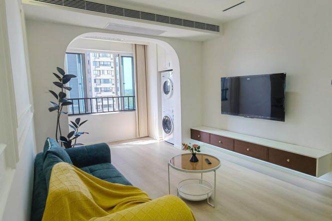 Modern 2 br with many storage space near NYU shanghai, L 8 LingZhaoXinCun St.+ L 6/8/11