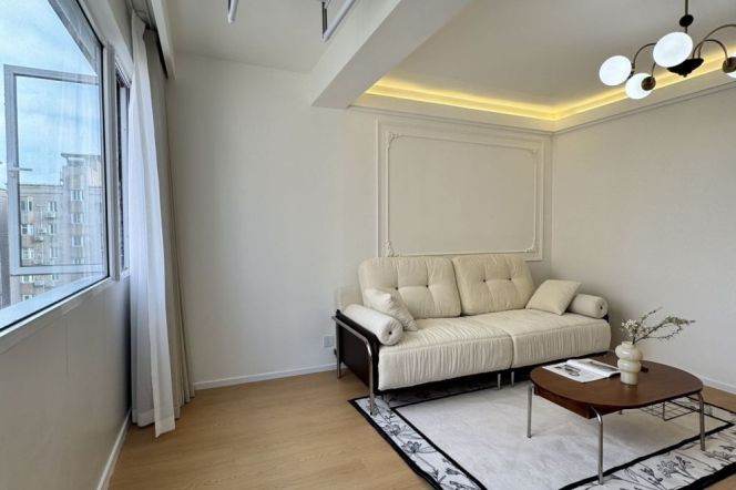 Modern 1Br +Great sunshine +Green view | Zhongshan Park Metro L2/3/4 | Elevator