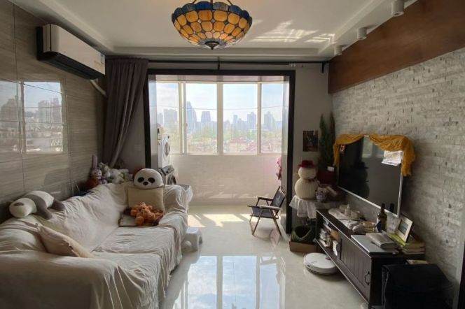 jiangsu rd elevator 2BR/big living room@L2/11