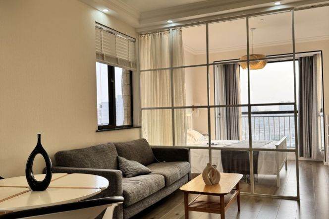 Fabulous 1Br | Big windows + South | South Shanxi rd metro & Iapm | 8.2K