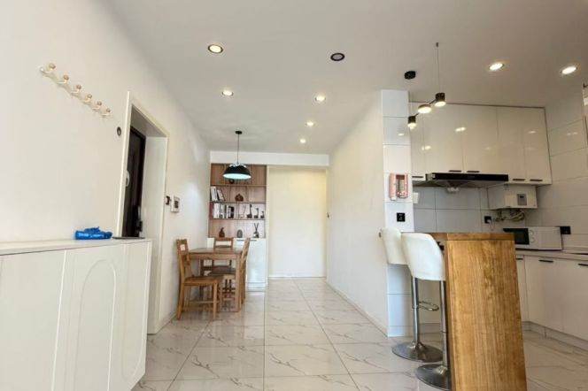 3 Brs, 2 Baths with Floor heating/Oven, 180 sqm, High Value @ Zhongshan park L2,3&4