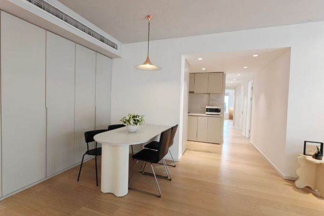 A premium residential compound in Jing’an District