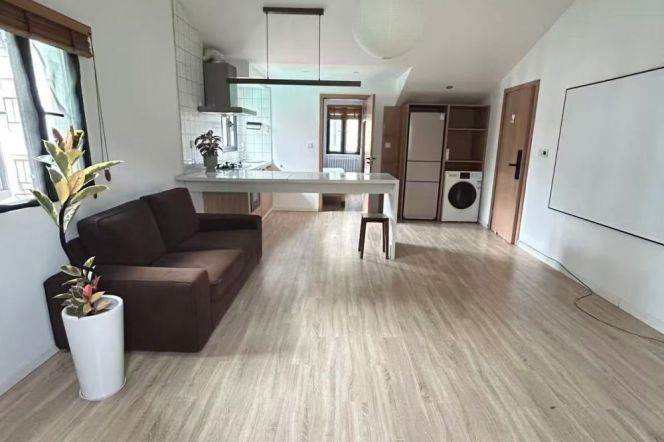 High ceiling 1Br/1Lr/1Bt apt nr South shanxi rd,M1/9/10/12