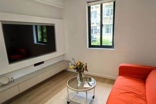 Cozy one bedroom Apt+central AC+Floor heating+oven@ Hengshan Rd