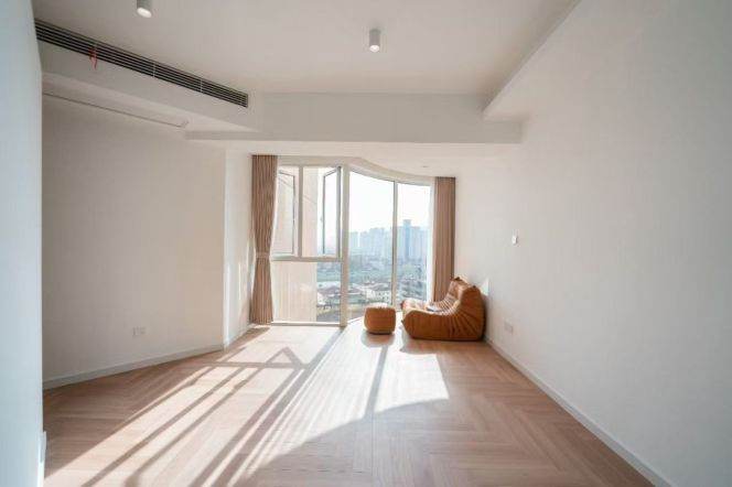2+1 Rooms, 2 Baths, Floor heating/Central ac/Oven, 158 sqm @ Shanghai Stadium L4