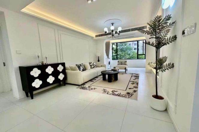 3 Brs, 2 Baths, Central ac/Oven, Parking lot, 130 sqm @ Zhenping metro L3,4&7