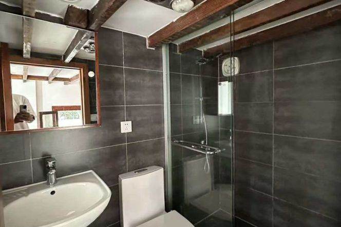 Quiet Bright Apt has yard oven can be office too @ line 1,7   Hengshan Rd. 