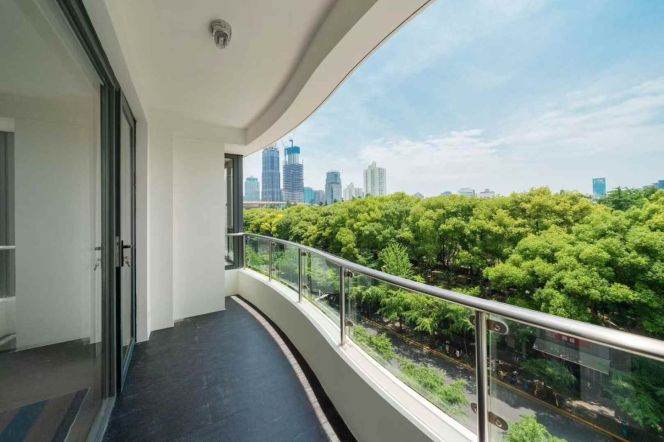 Top of city floor heating 3brs/2lr/2ba apt with balcony ;L2/12/13