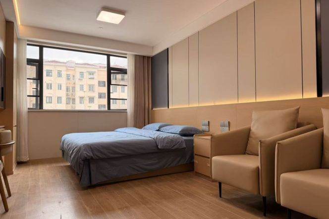 1Studio in Pu'dong near Lujiazui and line 2/4/6/9 can long and short term lease