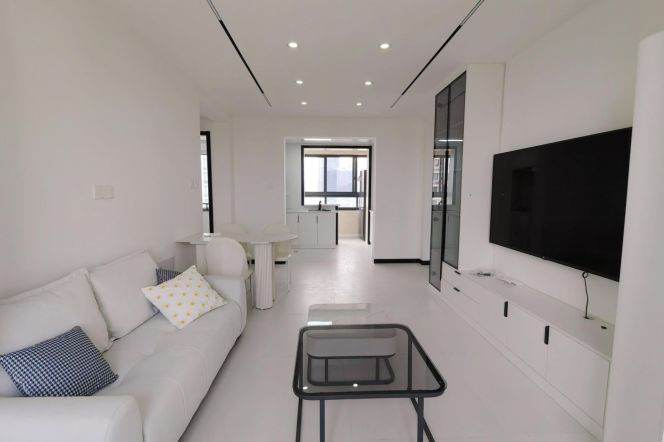 Nice Air flow 3 br near NYU Shanghai, easy to Oriental sports center . 6 mins walking to L8