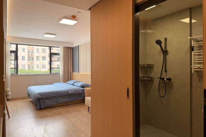 1Studio in Pu'dong near Lujiazui and line 2/4/6/9 can long and short term lease