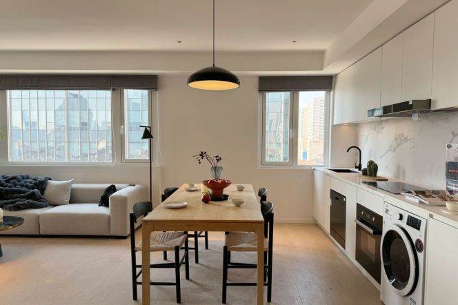 modern 3brs floor heating beside line 1,7 and An fu road core area of downtown only 23.5K