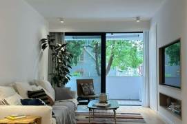 Beautiful 2+1br with Balcony @West Nanjing Road St.