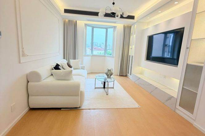 2 Brs, 1 Living room with Brand-new Dec, Central ac, Oven, 120 sqm @ Zhongshan park L2