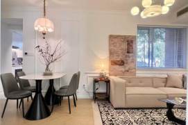 Weining rd/charming 1br 2lr/big living room/floor heating/all bright room@L2