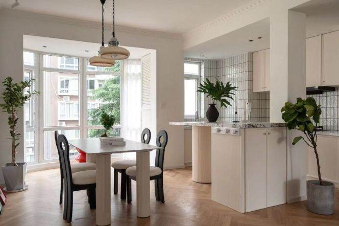 3 Brs, 2 Baths with Floor heating/Central ac/Oven/Parking lot, 140 sqm @ Songyuan metro L10