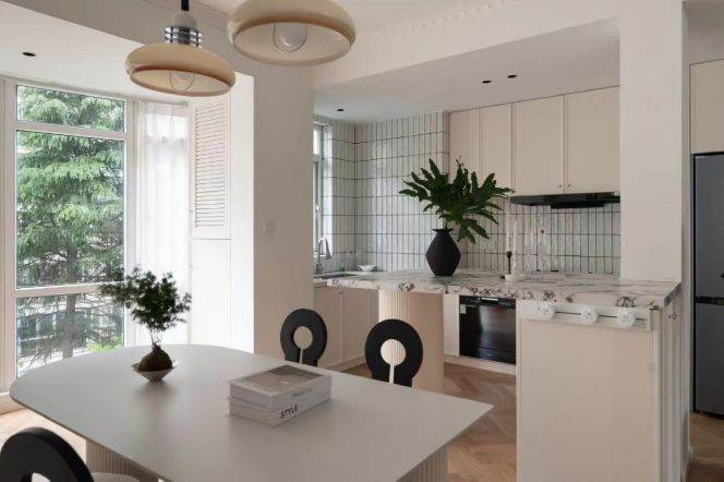 3 Brs, 2 Baths with Floor heating/Central ac/Oven/Parking lot, 140 sqm @ Songyuan metro L10