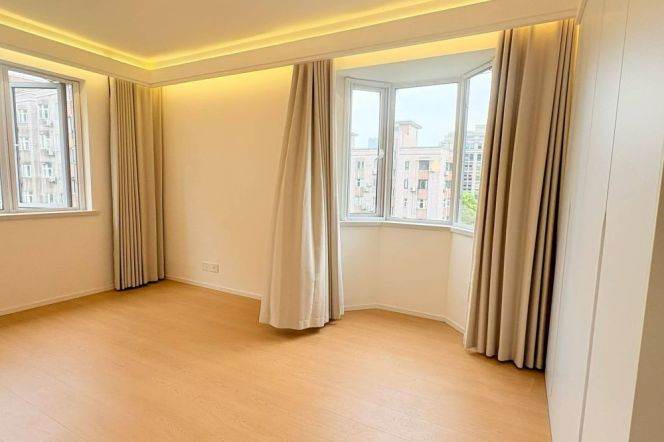 zhongshan park elevator 2BR/big living room/110sqm@L2/3/4