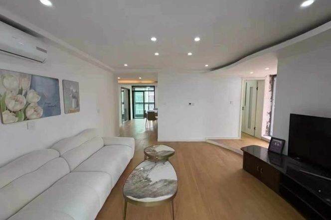 zhenping rd 3BR/big terrace@L3/4/7
