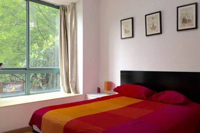 Cozy bright room Zhongshan park/jiang su lu  ECNU