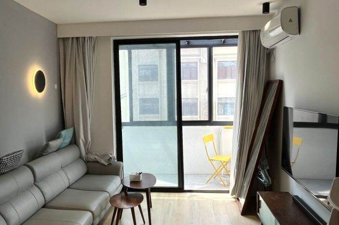 Panyu rd/Modern 2br 1lr/bright room/cozy&spacious,NR Jiaotong uni@L10/11
