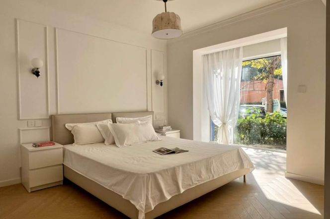 Weining rd/charming 1br 2lr/big living room/floor heating/all bright room@L2