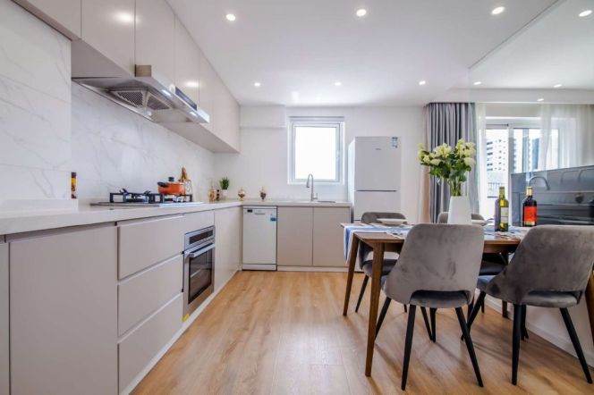 Awesome 2Brm With 3 Open Balconies Near Line 9/12 Jiashan Rd