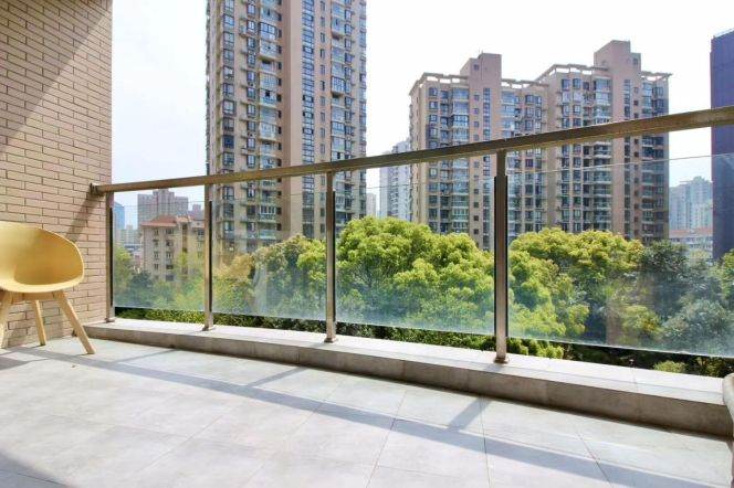 Changping Rd Station Elevator 2Br/2Bath with Open Balcony Line7/13