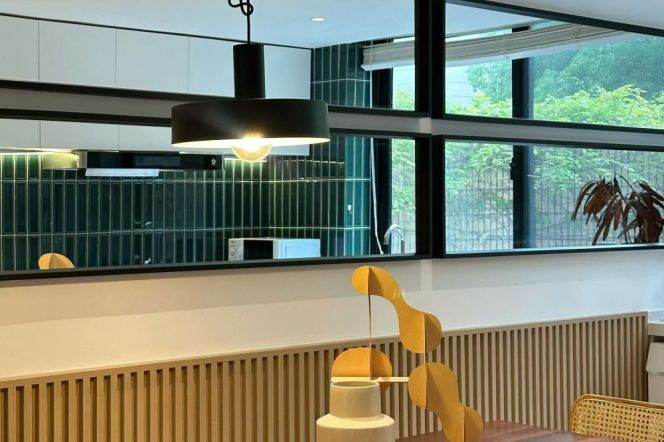 Beautiful 2+1br with Balcony @West Nanjing Road St.