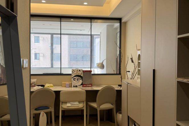 1 Big Br with Central ac/Floor heating, 80 sqm, High rise building @ West Yan’an metro L3&4