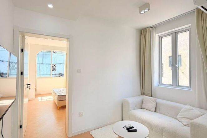 Bright 1br Nr Jiashan road M9/12