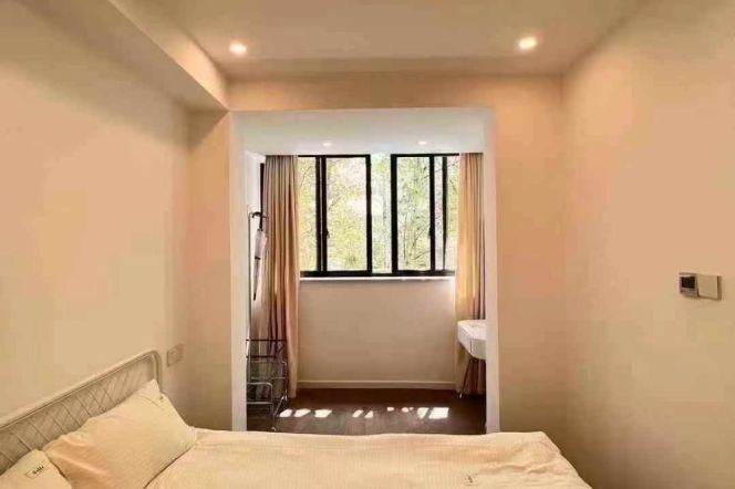 Dong'an rd  1br only 7000  /  Spacious / Bright / Modern/ Quiet /  Stairs