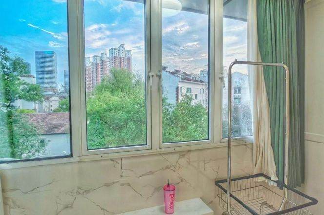 zhongshan park station one bedroom