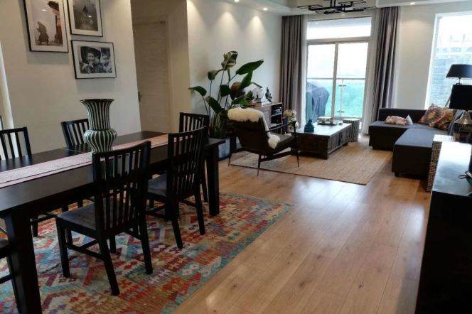 2 Brs, 2 Baths with Open Balcony, Gym,Swimming pool, 120 sqm @ West Nanjing metro L2