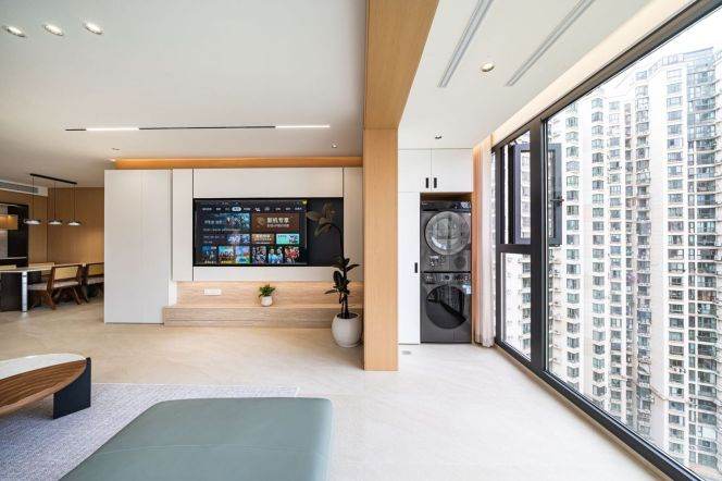 Open & Bright 3-Bedroom | Steps From Metro & Suzhou Creek 