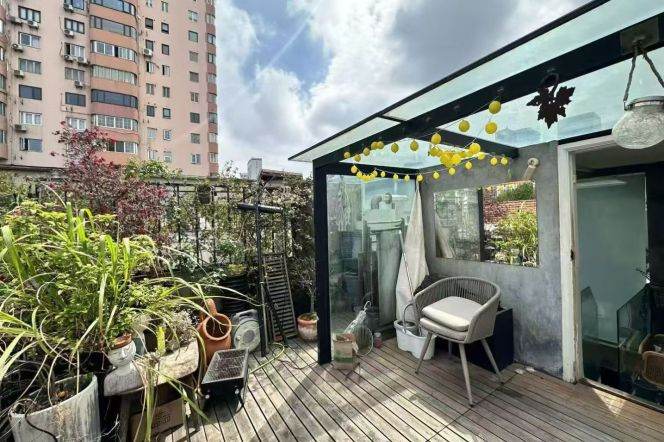 2 Brs, 2 Baths with Terrace, Oven, Dish washer, 120 sqm, Xiangyang rd / Xinle@ IAPM 