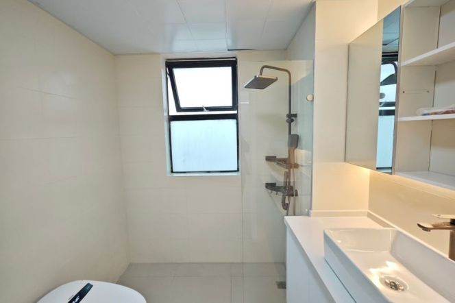 2 Brs with Open Balcony, Newly renovated, 100 sqm, High rise building @ Xujiahui station L1,9&11