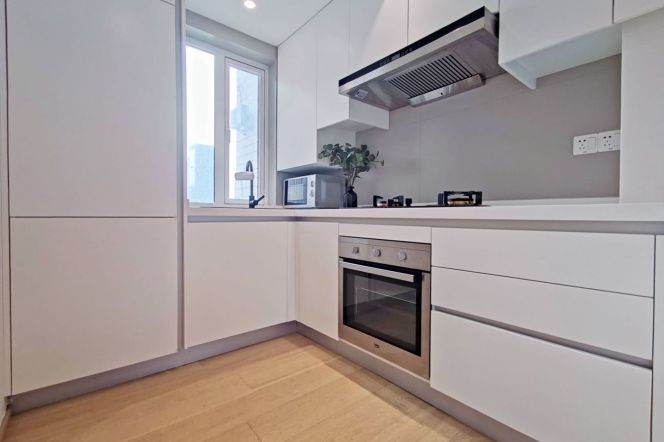 Modern 2brs with wall heating in central downtown 
