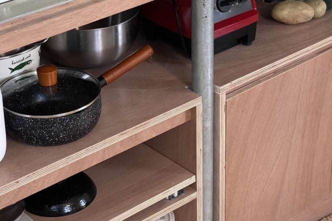 Big 2br/2bt old Apt close to west Nanjing Road