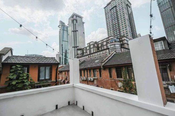 3 Brs, 2 Baths with Private terrace/Wall heating/Oven, 120 sqm @ West Nanjing metro L2