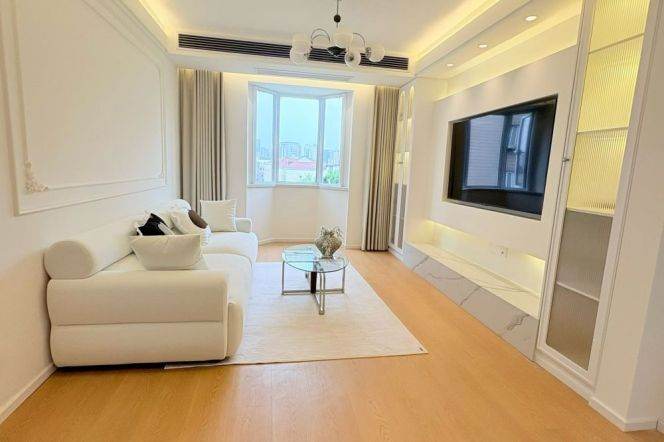 Brand new 2brs and Zhongshan park M2/3/4