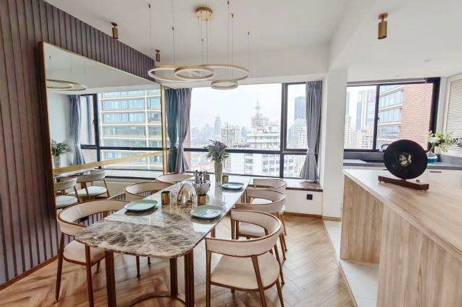 3 Brs, 2 Baths with Open Balcony/ Wall heating/Oven, 150 sqm @ Xiaonanmen station L9