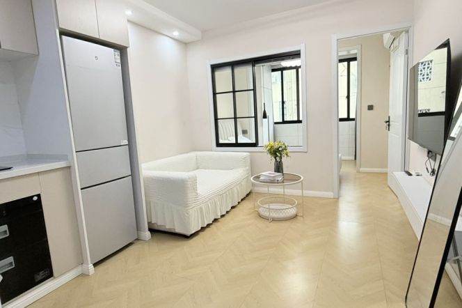 Jiangsu rd/cozy 1br 1lr/bright room/great value/NR zhongshan park@L11/2