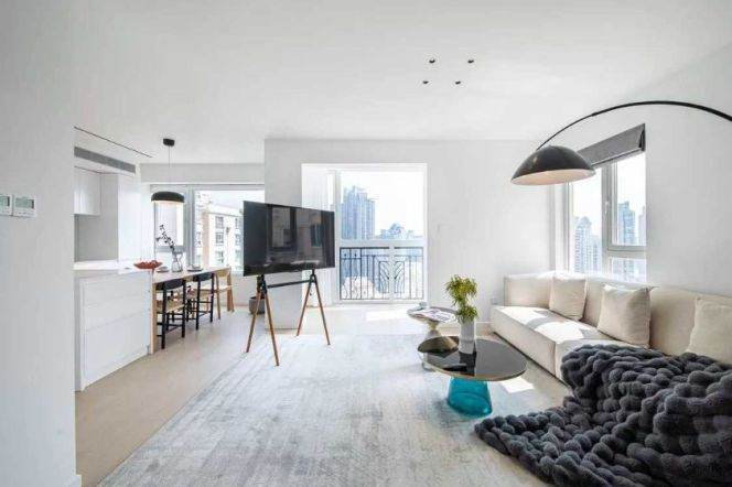 Modern douplex 3brsplus 1 with floor heating and balcony  belong to Lujiazui