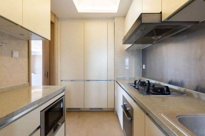 Modern 3brs with balcony and floor heating in Zhong Shan park 