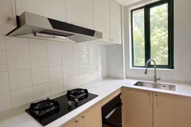 Homey 2br with Balcony @Jing'an L7/13/14