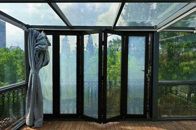 2+1 Rooms, 3 Baths with Terrace, 120 sqm with Wall heating/Oven @ Changshu rd L1&7